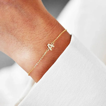 Pulsera delicada de cadena con inicial