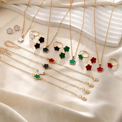 Set delicado de trébol floral de la suerte: collar, pulsera, aretes y anillos