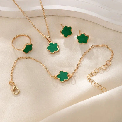 Set delicado de trébol floral de la suerte: collar, pulsera, aretes y anillos