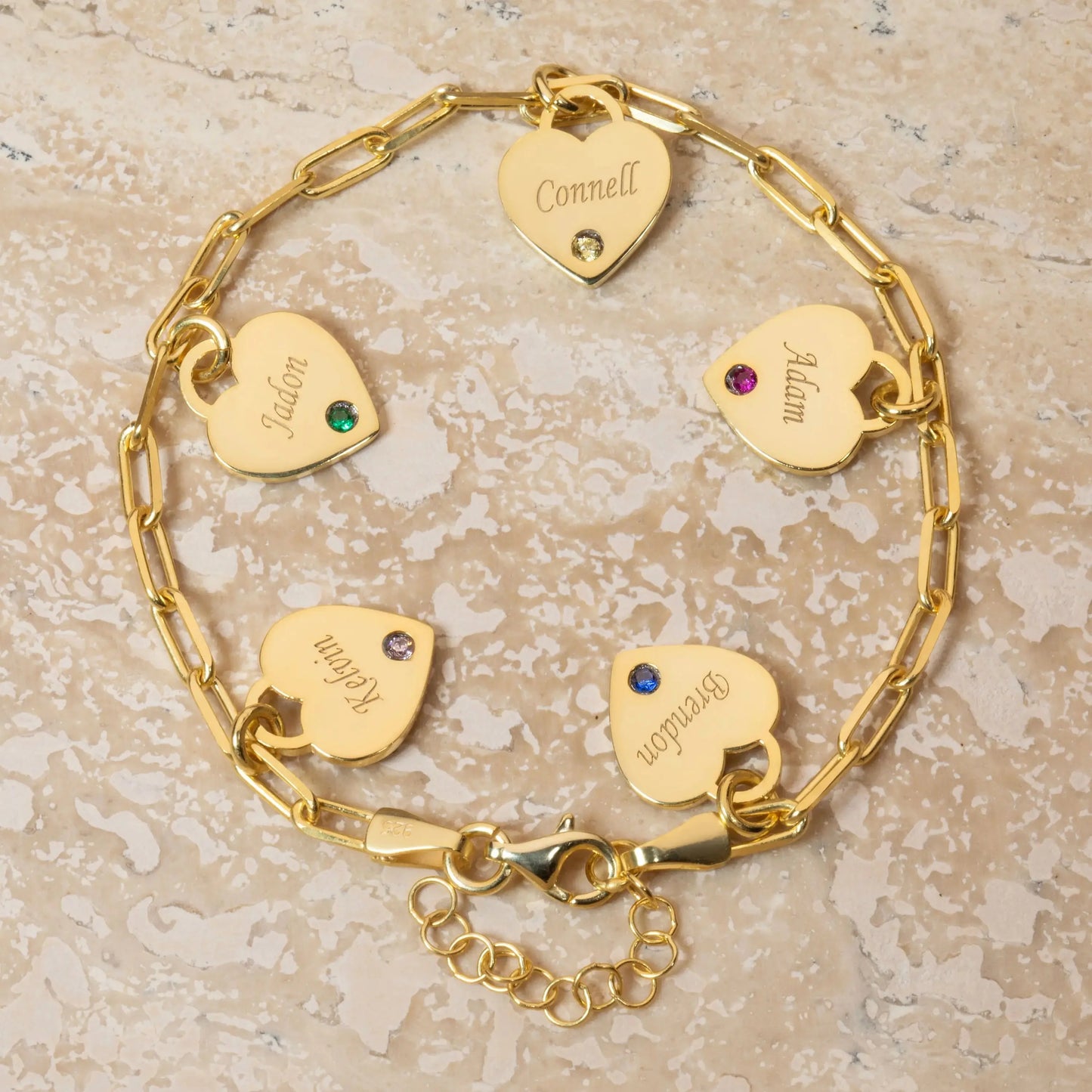 Pulsera delicada de eslabones clip con nombre, piedra de nacimiento y corazón