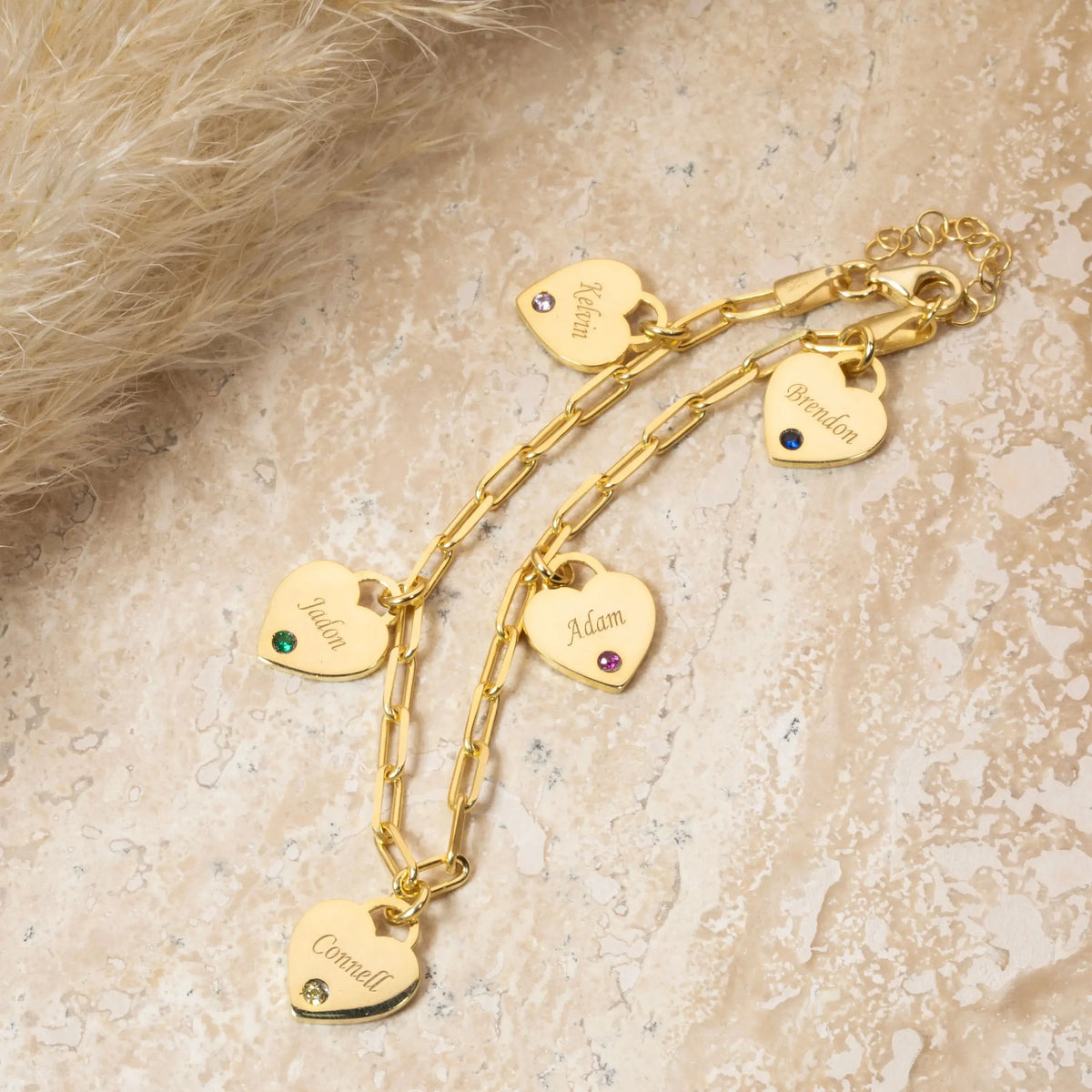 Pulsera delicada de eslabones clip con nombre, piedra de nacimiento y corazón