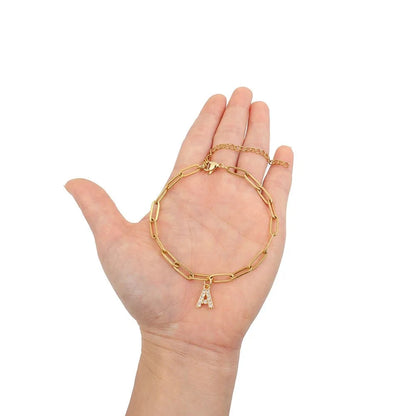 Pulsera delicada de eslabones clip con inicial