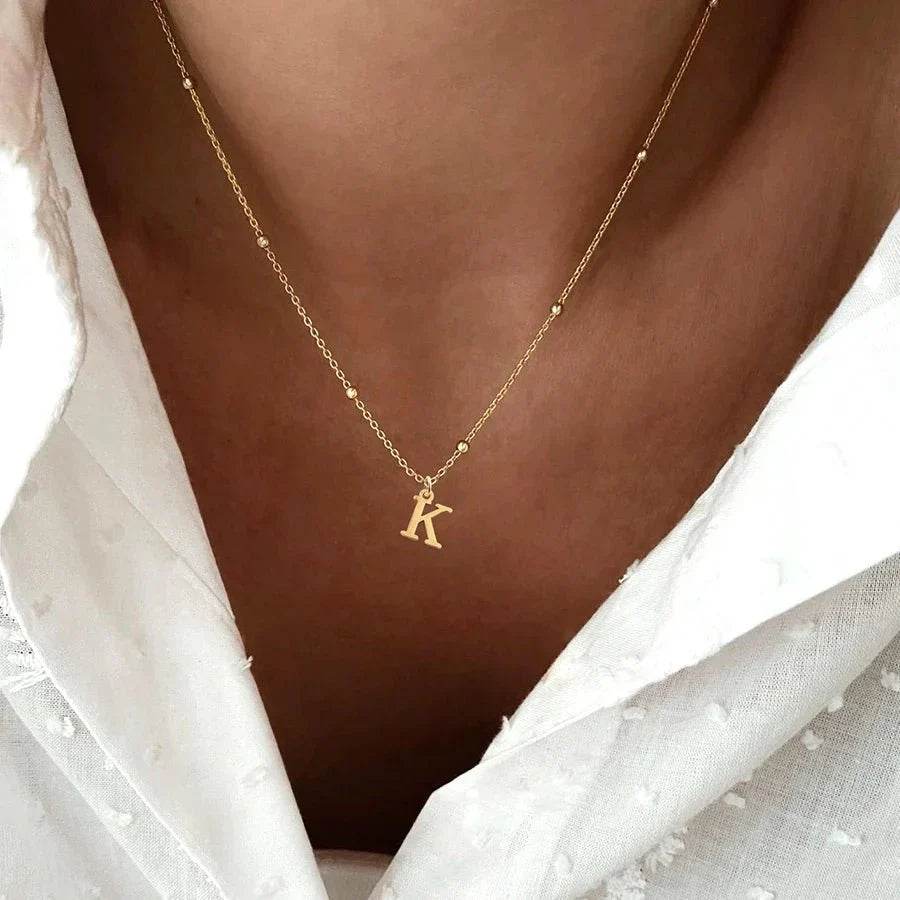 Collar Delicado con Inicial y Cadena Satellite