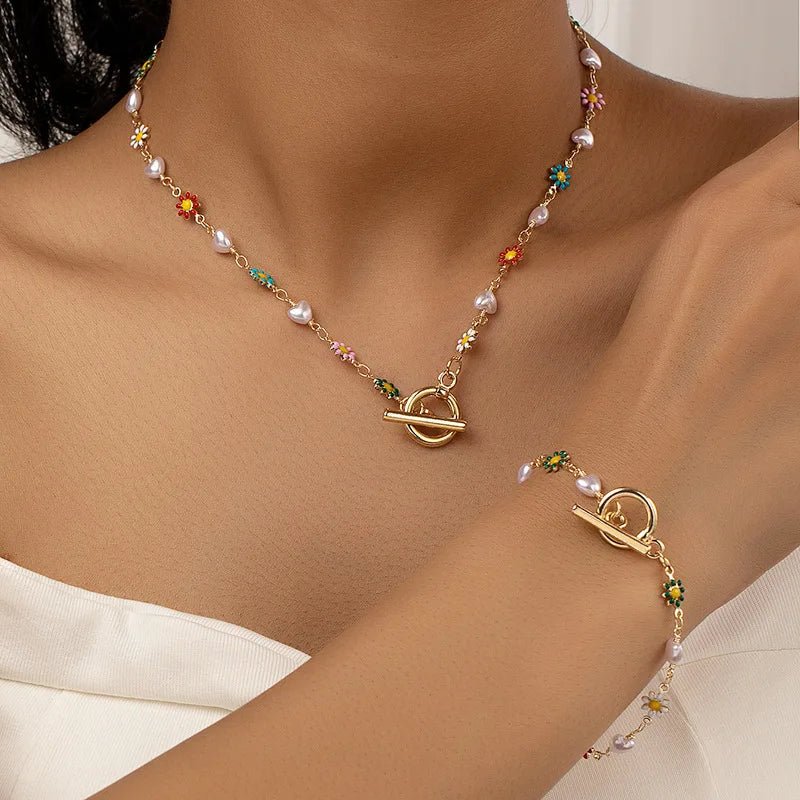 Set delicado Primavera Floral de perlas: pulsera y collar