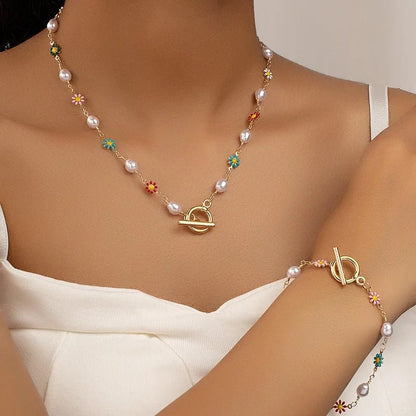 Set delicado Primavera Floral de perlas: pulsera y collar