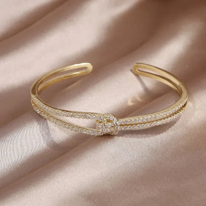Brazalete abierto de nudo con diamantes