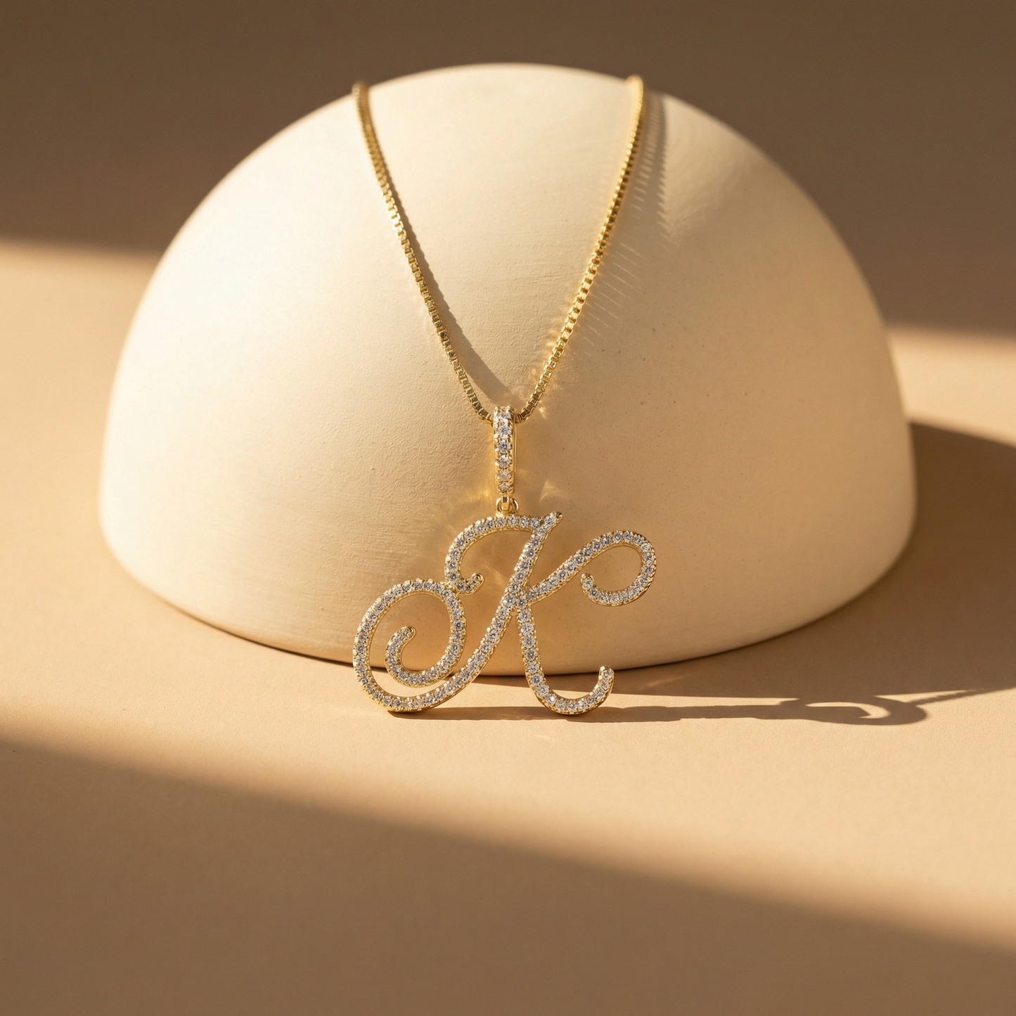 Collar Inicial Cursiva Luxe con Brillo