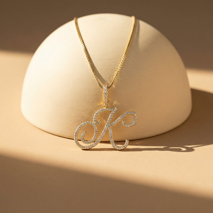 Collar Inicial Cursiva Luxe con Brillo