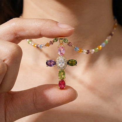 Collar Delicado de Cruz con Gemas de Colores
