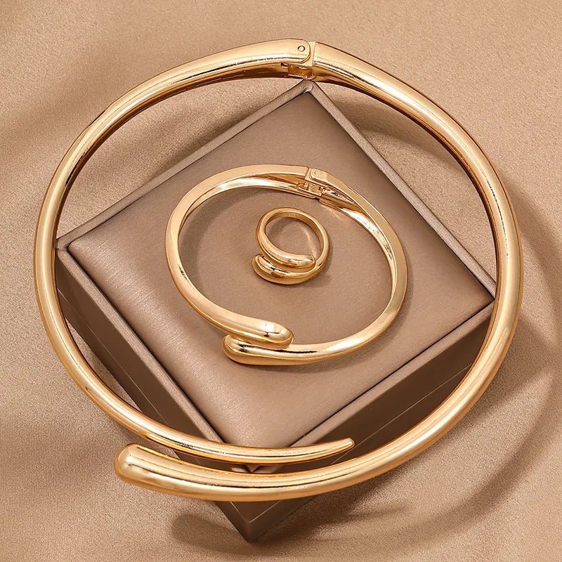Set moderno envolvente: gargantilla, pulsera y anillo