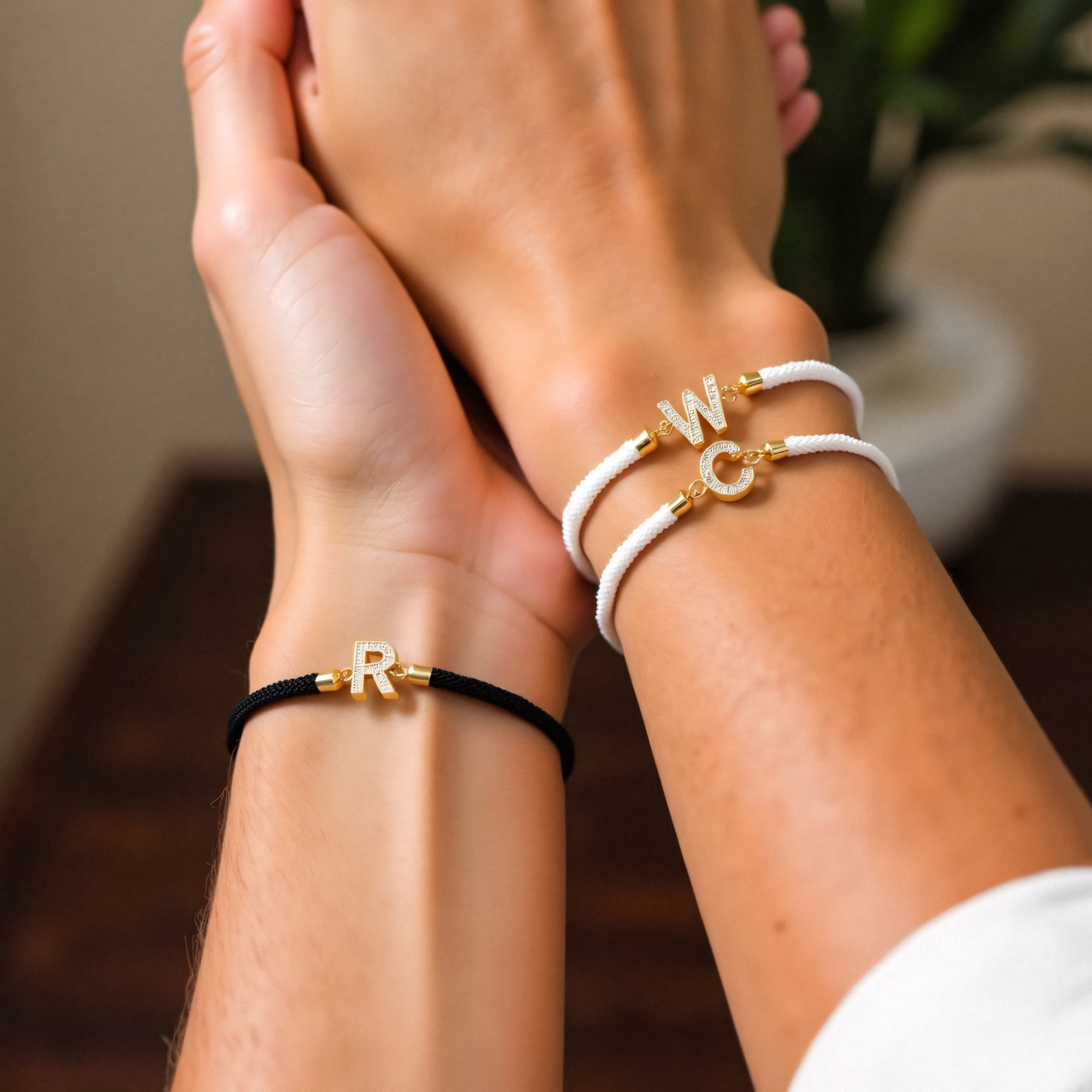 Pulsera personalizada Unión con inicial y diamantes