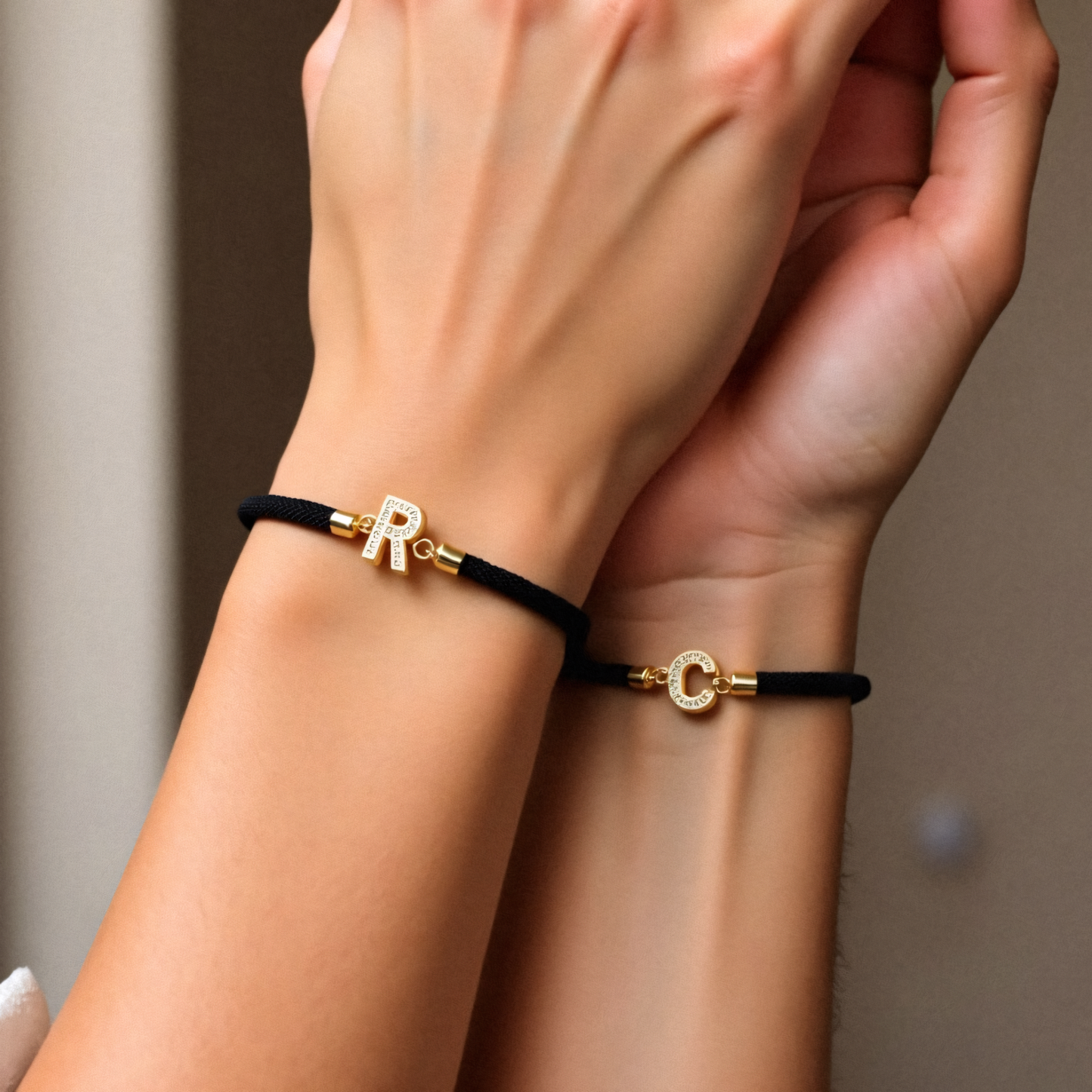 Pulsera personalizada Unión con inicial y diamantes