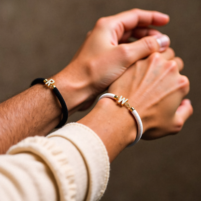 Pulsera personalizada Unión con inicial y diamantes