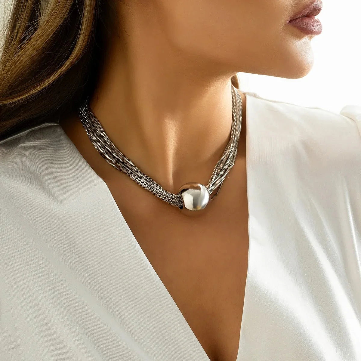 Set elegante de collar y pulsera multicadena con esferas
