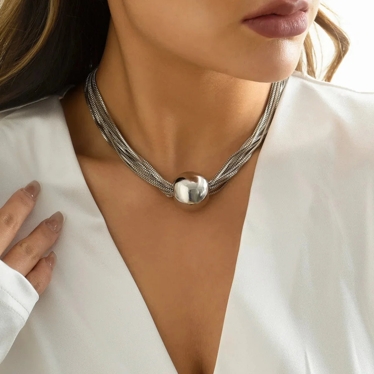 Set elegante de collar y pulsera multicadena con esferas