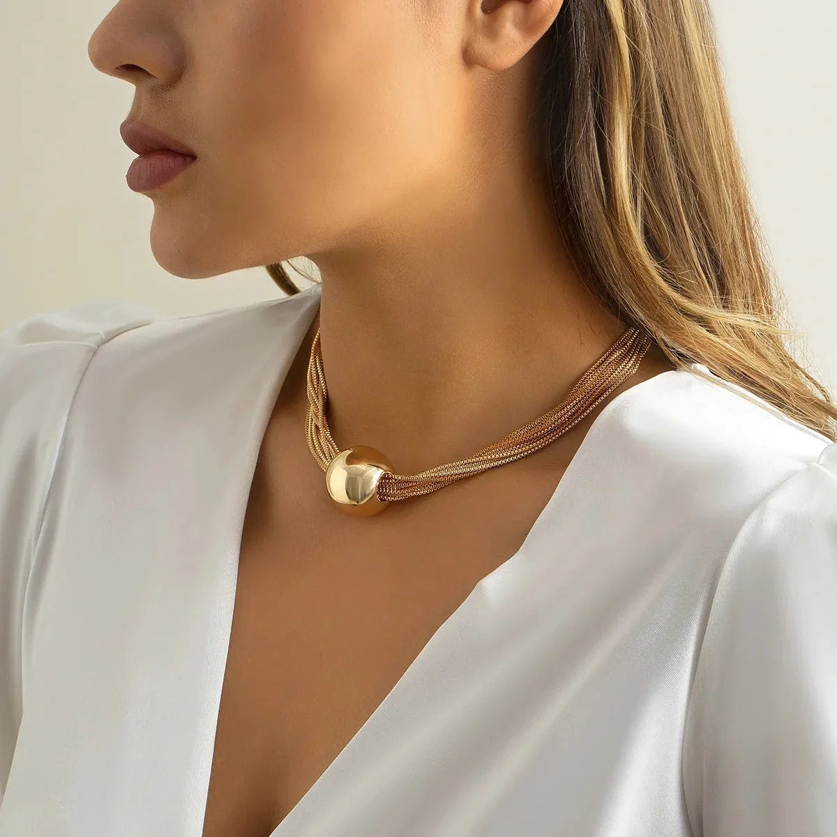 Set elegante de collar y pulsera multicadena con esferas